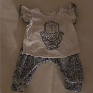 A Jessica Simpson two piece outfit 0-3 months